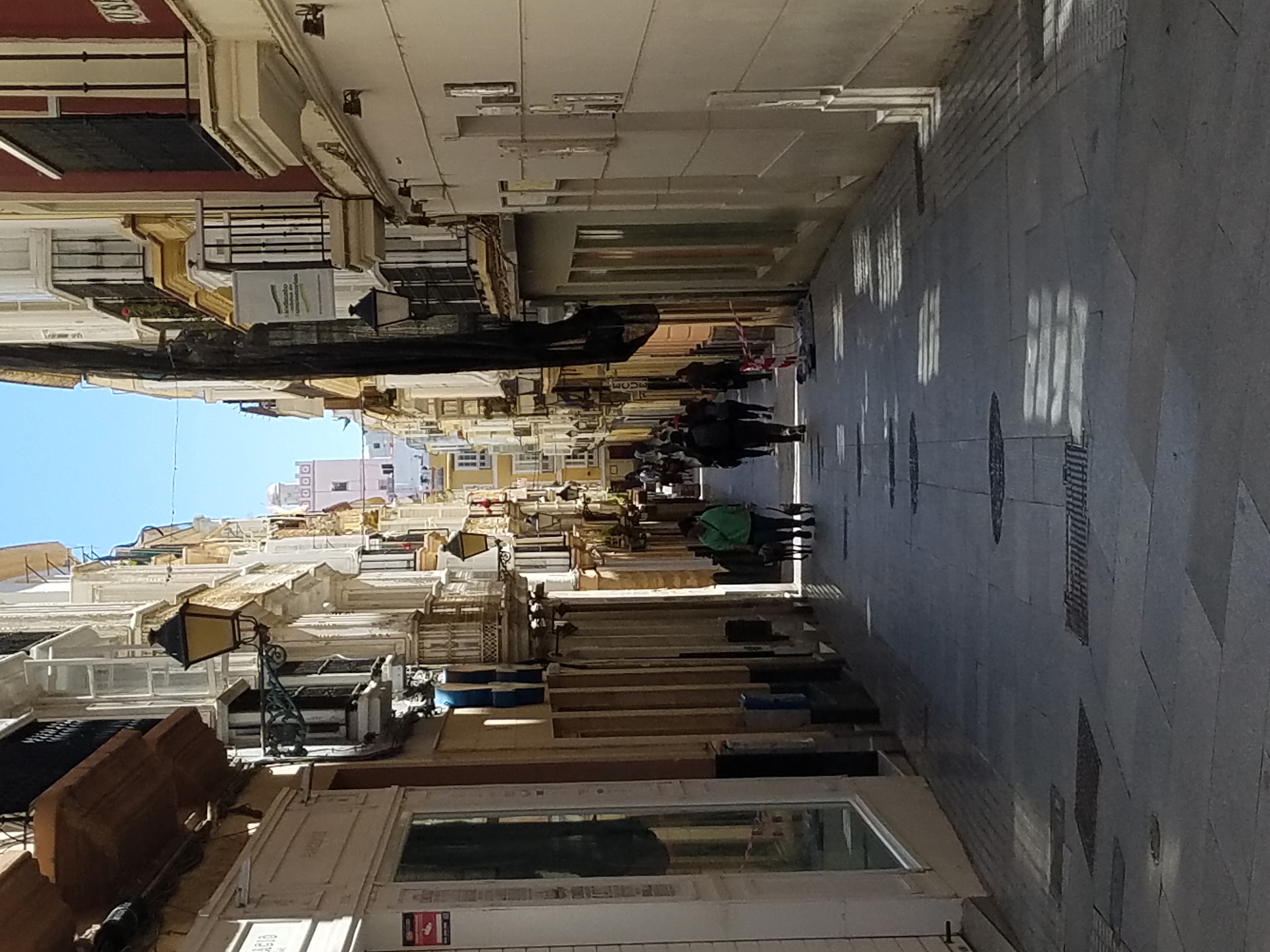 Narrow street in Cadiz.