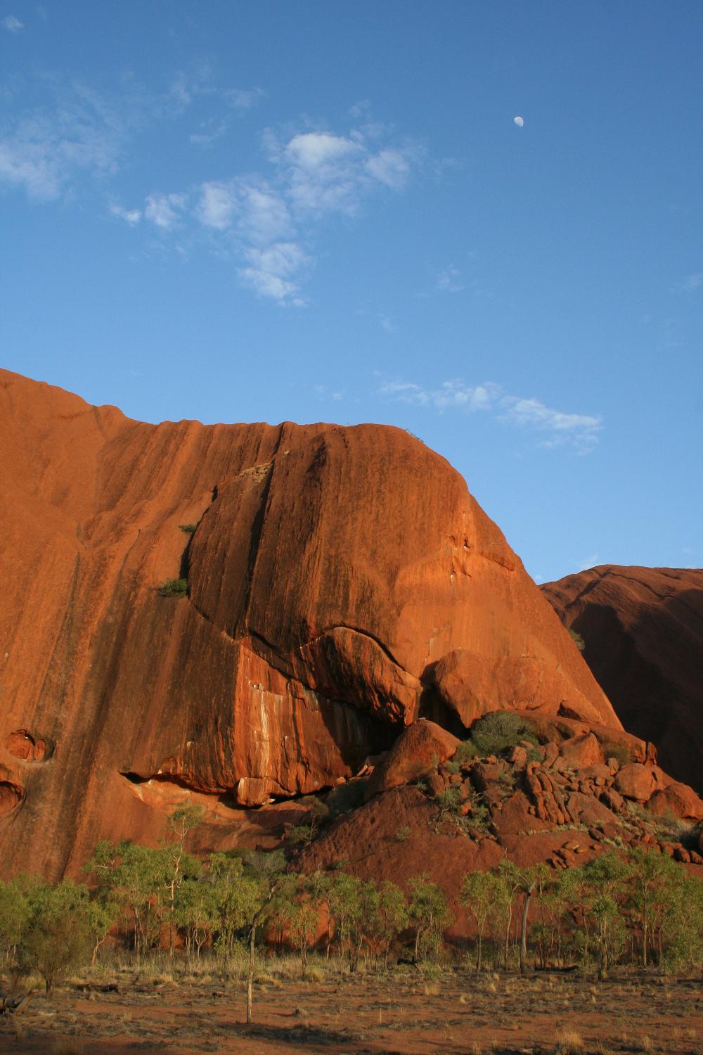 Uluru / Ayers Rock sunrise with moonset.