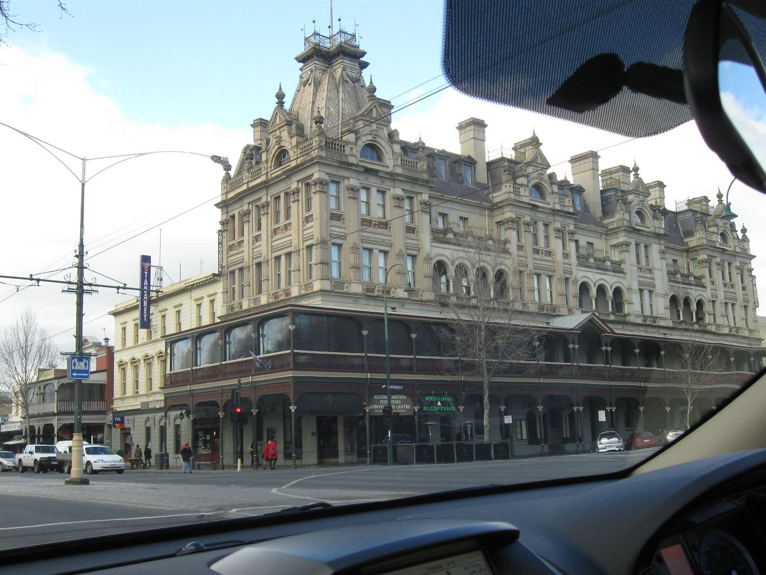 The historic Shamrock Hotel is one of the finest examples of Victorian-era architecture in Bendigo, a city renowned for its 19th century buildings. 
