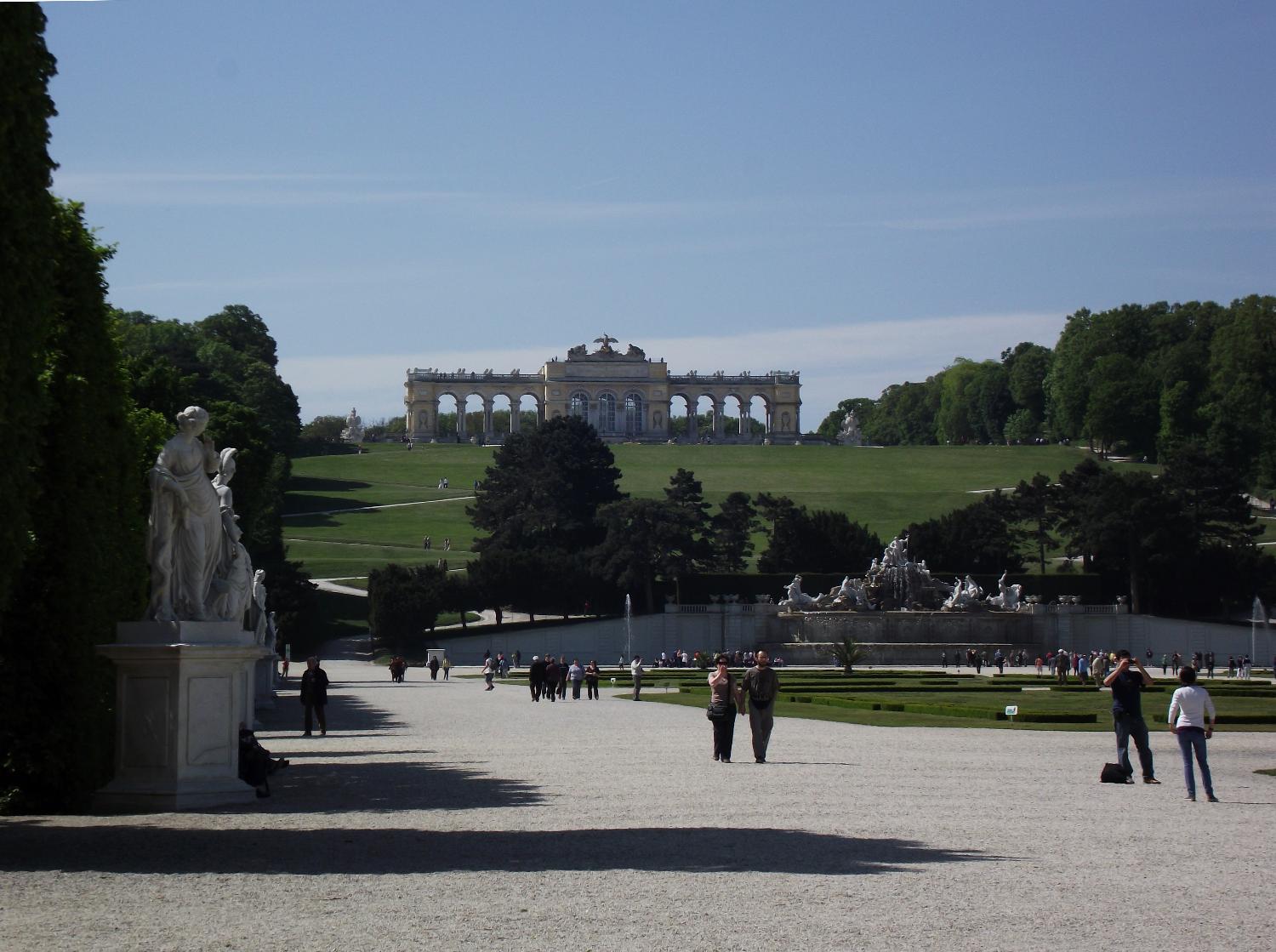 A gloriette is a garden building located on an elevated site. The Gloriette in the palace park of Schoenbrunn is the largest and best known of all gloriettes worldwide; it houses a cafe. 