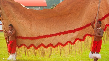 An ʻie tōga is a special finely woven mat that has the highest cultural value in the Sāmoa islands. ʻIe tōga are valued because of the quality of the weave and the softness and shine of the material. Photo courtesy of the US National Park Service.