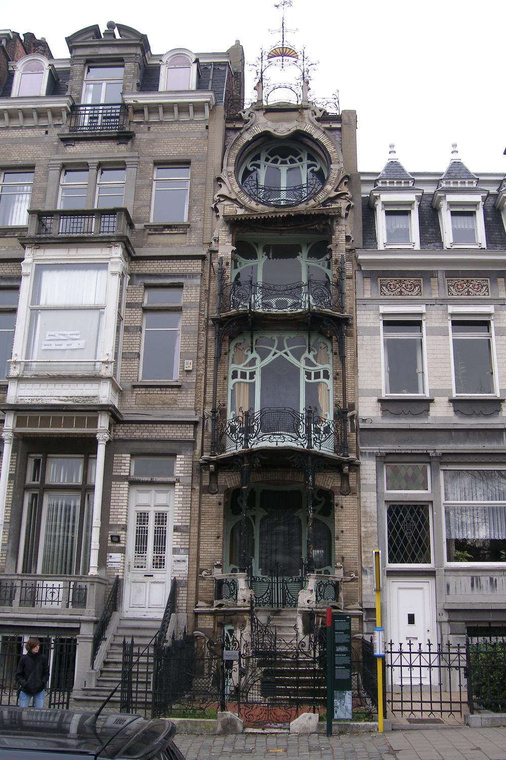 The Saint-Cyr House in Brussels was built between 1901-03 for painter 
Georges de Saint-Cyr; it is an Art Nouveau masterpiece.
