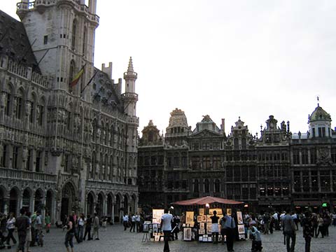 Evening view in the Grand Place/Grote Markt in Brussels; the Hotel de Ville/Stadhuis (City Hall) is on the left. 