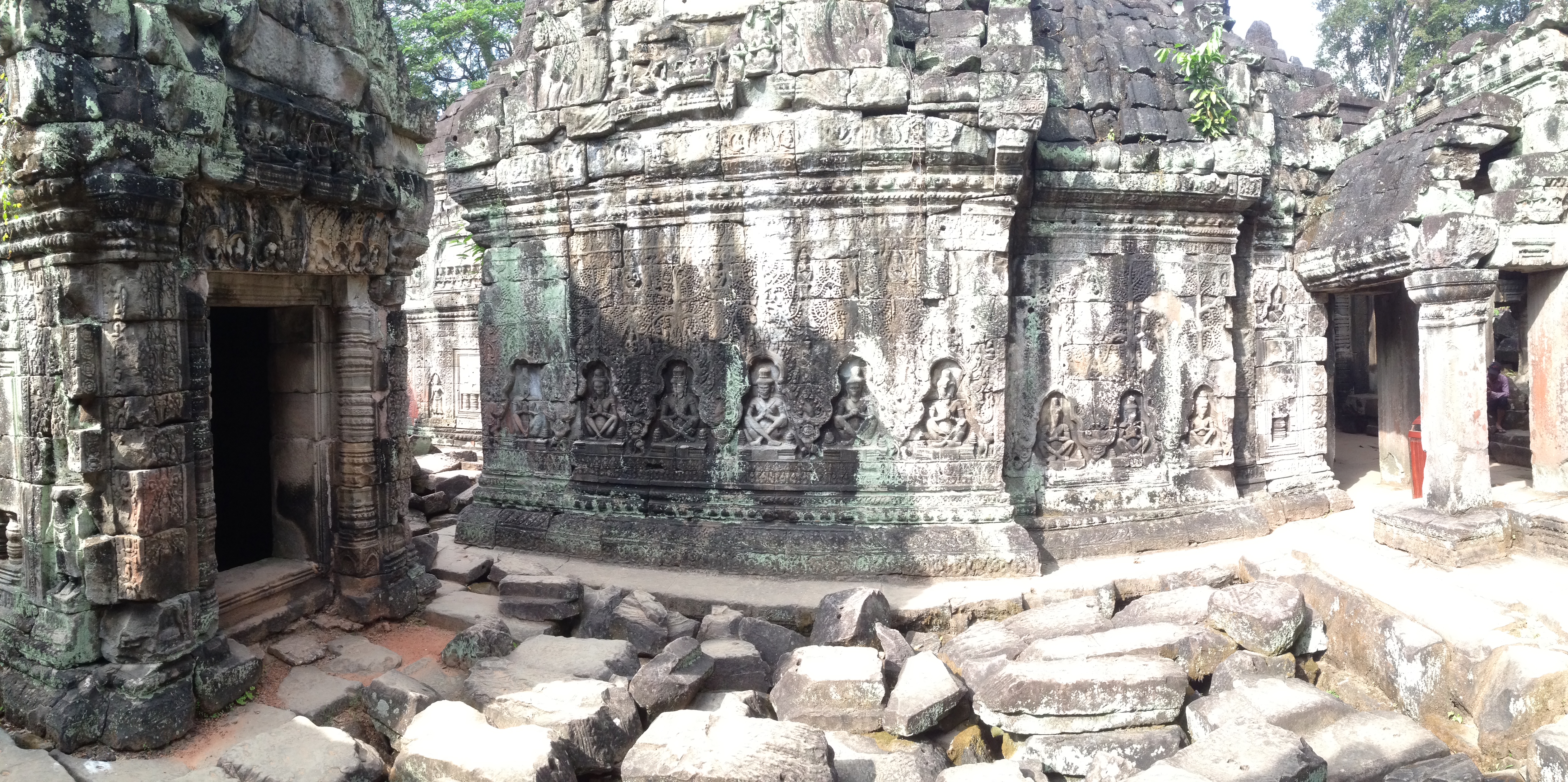 Carvings of seated figures on exterior temple walls at Prea Khan.