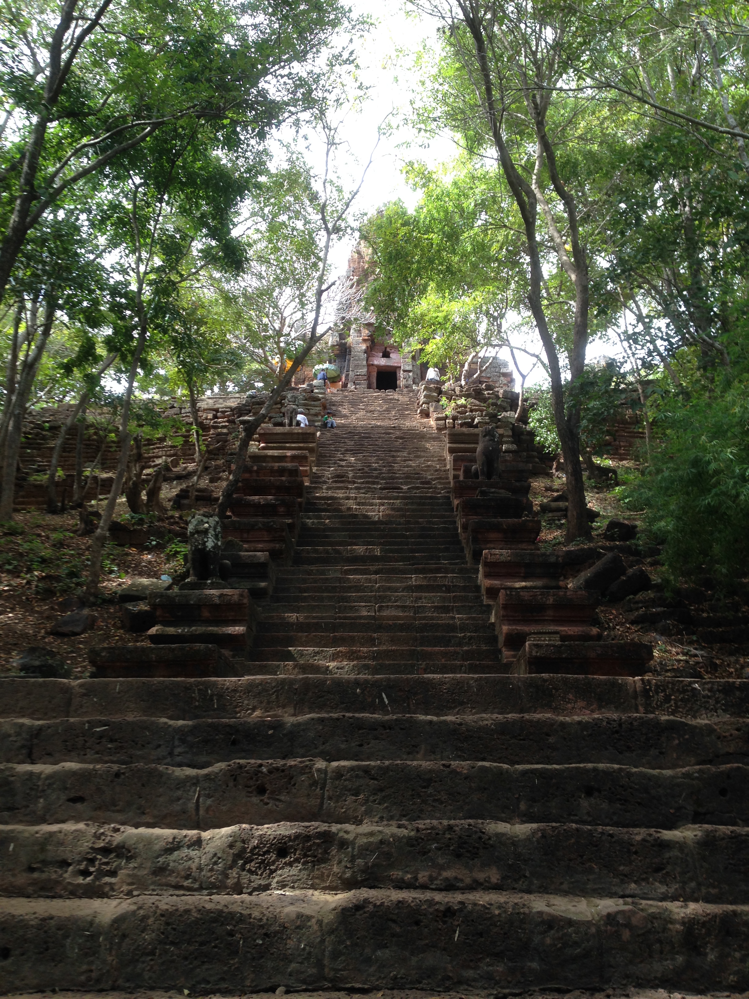 Steep stairway leading to a temple at Prasat Bayang. 
