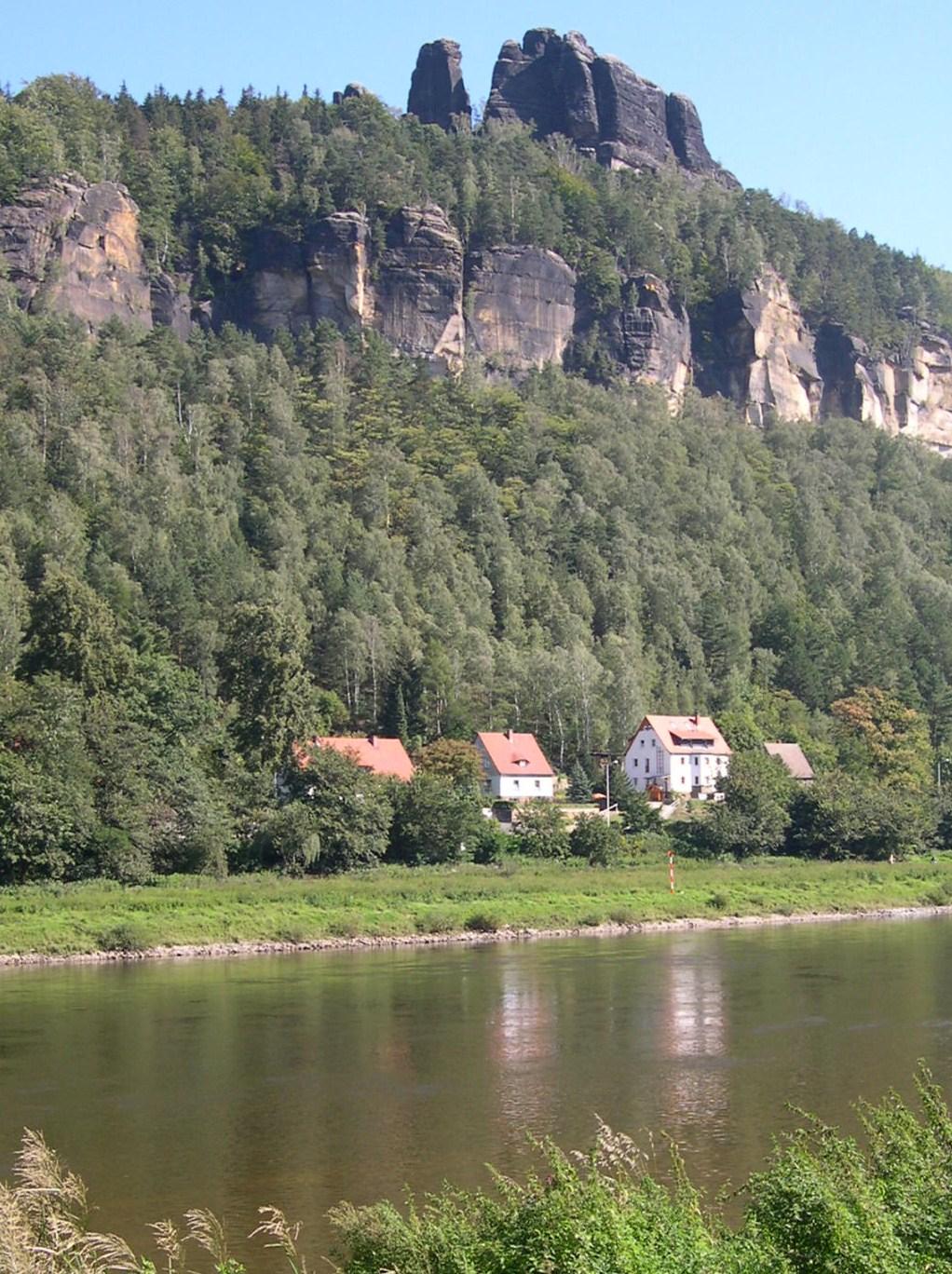 Houses along the banks of the Elbe River.