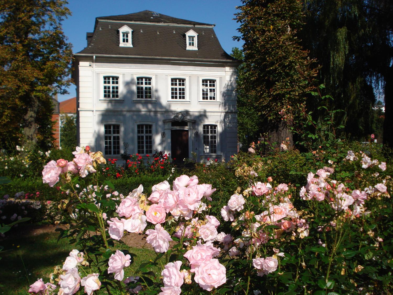 A duke's hunting lodge and rose garden, called the Pavilion, were constructed in the 18th century and today are one of the highlights of Ottweiler.
