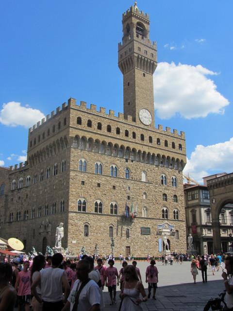The Palazzo Vecchio (Old Palace), built between 1298 and 1314, is the traditional seat of the Florentine government. Its Torre d'Arnolfo (Arnolfo Tower) is 94m (308 ft) high and is a symbol of the city. The building, which stands on the Piazza della Signoria, is fronted by several famous statutes.