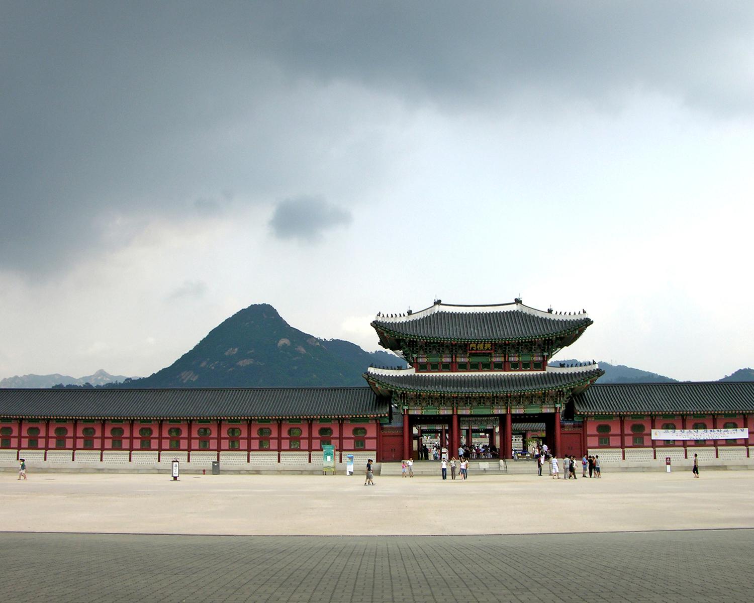 Gyeongbokgung royal palace in northern Seoul. First constructed in 1394, it was reconstructed in 1867. 