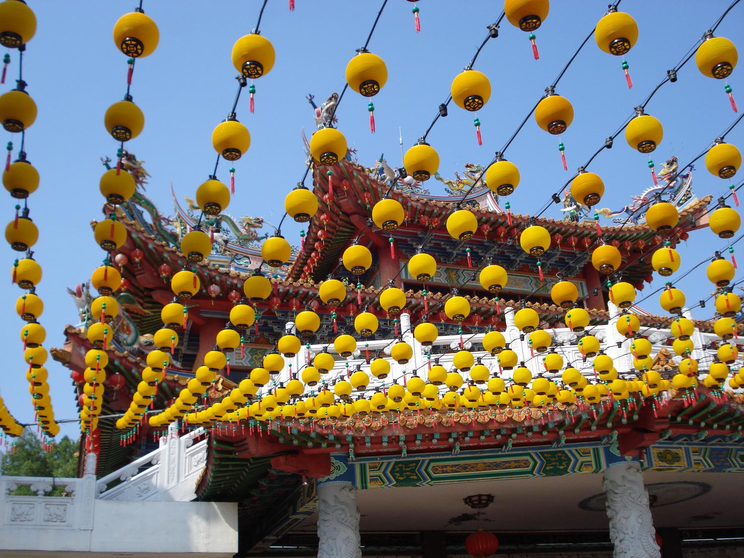 The Thean Hou Temple is one of the largest and most ornate Chinese Buddhist temples in Kuala Lumpur. Officially opened in 1989, it is dedicated to Tian Hou (The Heavenly Mother). There are three altars in the Prayer Hall - one to Guan Yin (Goddess of Mercy), one to Tian Hou (Heavenly Mother), and one to Shui Wei Sheng Niang (Goddess of the Waterfront).