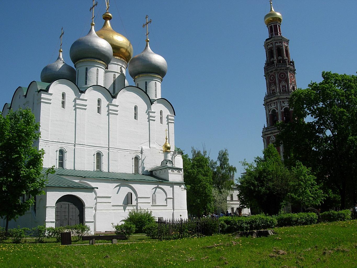 The Cathedral of Our Lady of Smolensk and its octagonal bell tower at the Novodevichy Convent in Moscow. Founded in 1524 to commemorate the capture of Smolensk from Lithuania, it became a convent for ladies of noble birth and was also used for a prison for female royals. Most of the current cathedral dates to the mid-17th century. After the Russian Revolution, the convent was turned into a museum. It was returned to the Russian Orthodox Church after World War II.