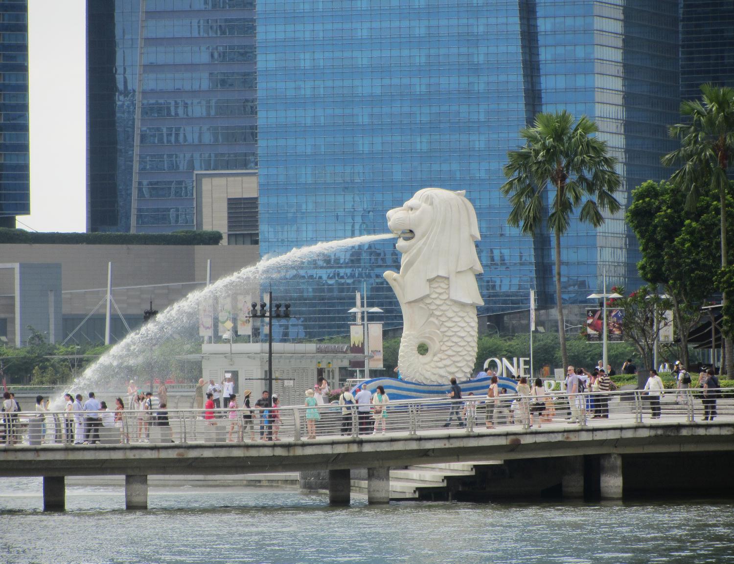 The larger of the two Merlions (half fish-half lion) on Marina Bay in Singapore stands at 8.6 meters and weighs 70 tons. The word "Sing" in Malay means lion; the city is often called "Lion City."