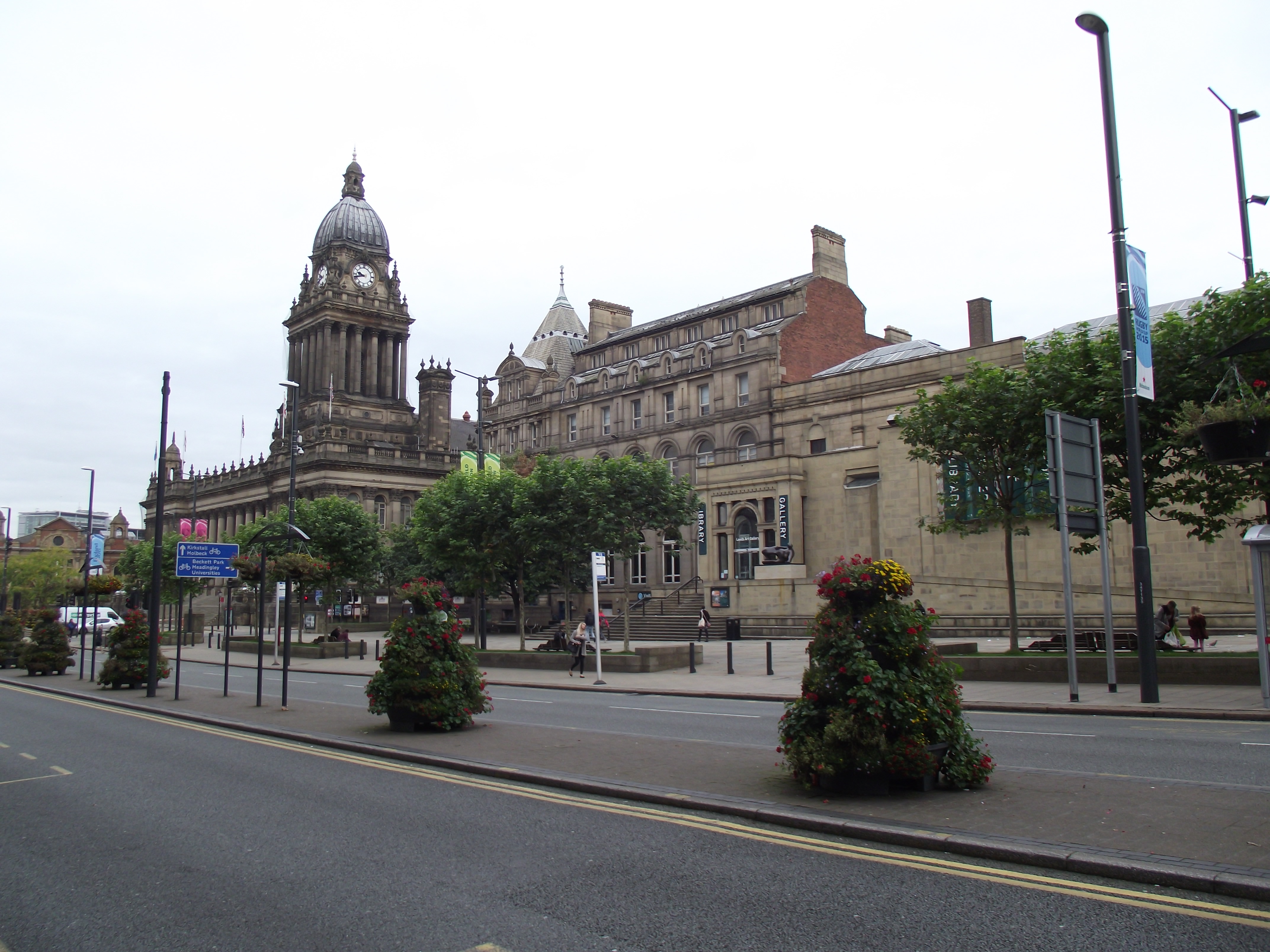 The Leeds Art Gallery, located next to Leeds Town Hall, houses primarily modern art, but also contains artwork of the 19th century and earlier.