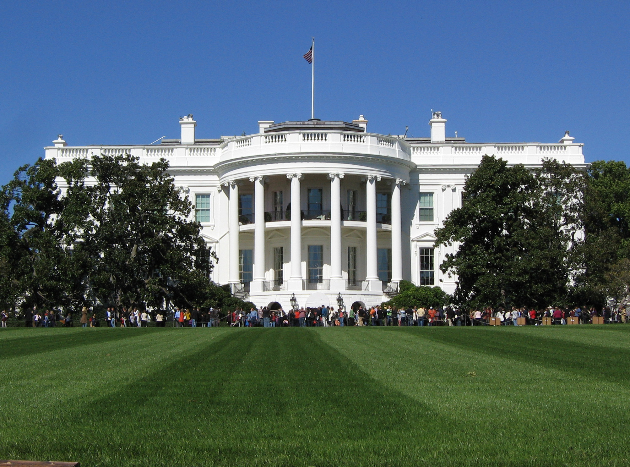 The lawn and southern facade of the White House in Washington, D.C.
